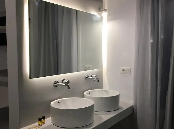 Mina Πλατύς Γιαλός