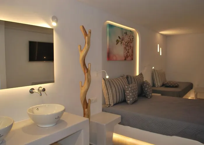 Mina Πλατύς Γιαλός