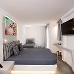 Mina Aparthotel 4*