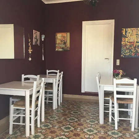 Mina Aparthotel 3*